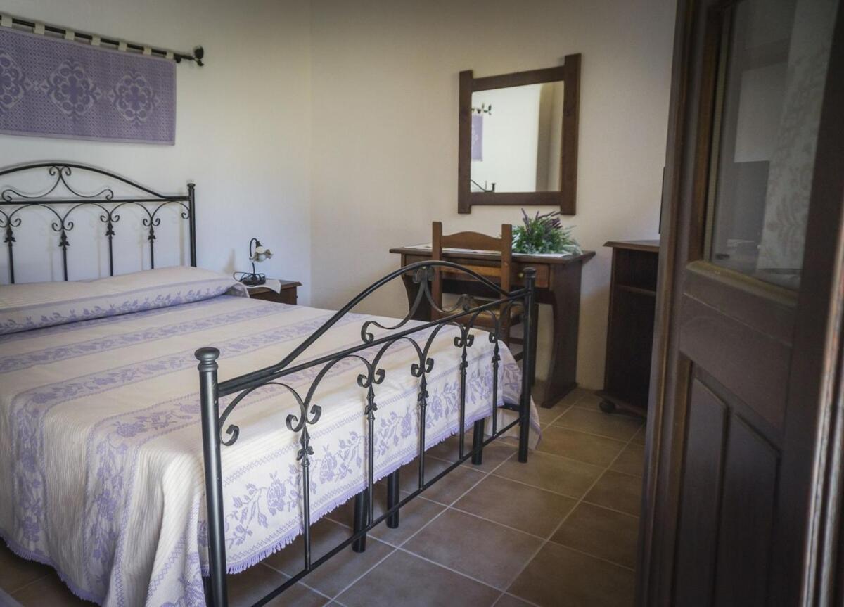 Albergo Diffuso Il Mandorlo Baressa Eksteriør billede