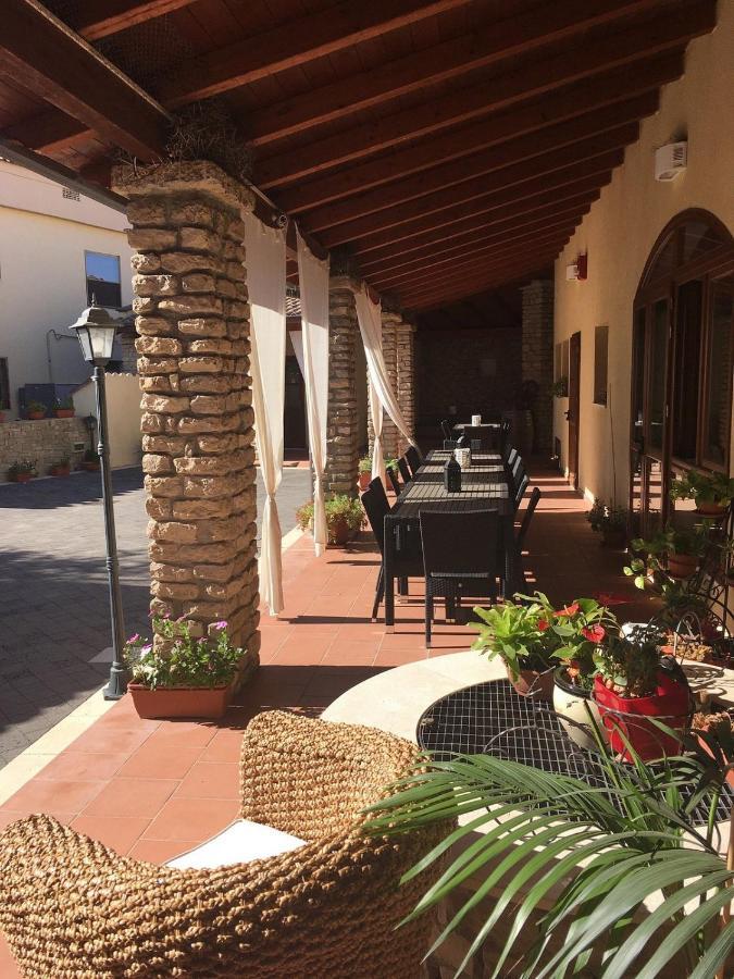 Albergo Diffuso Il Mandorlo Baressa Eksteriør billede