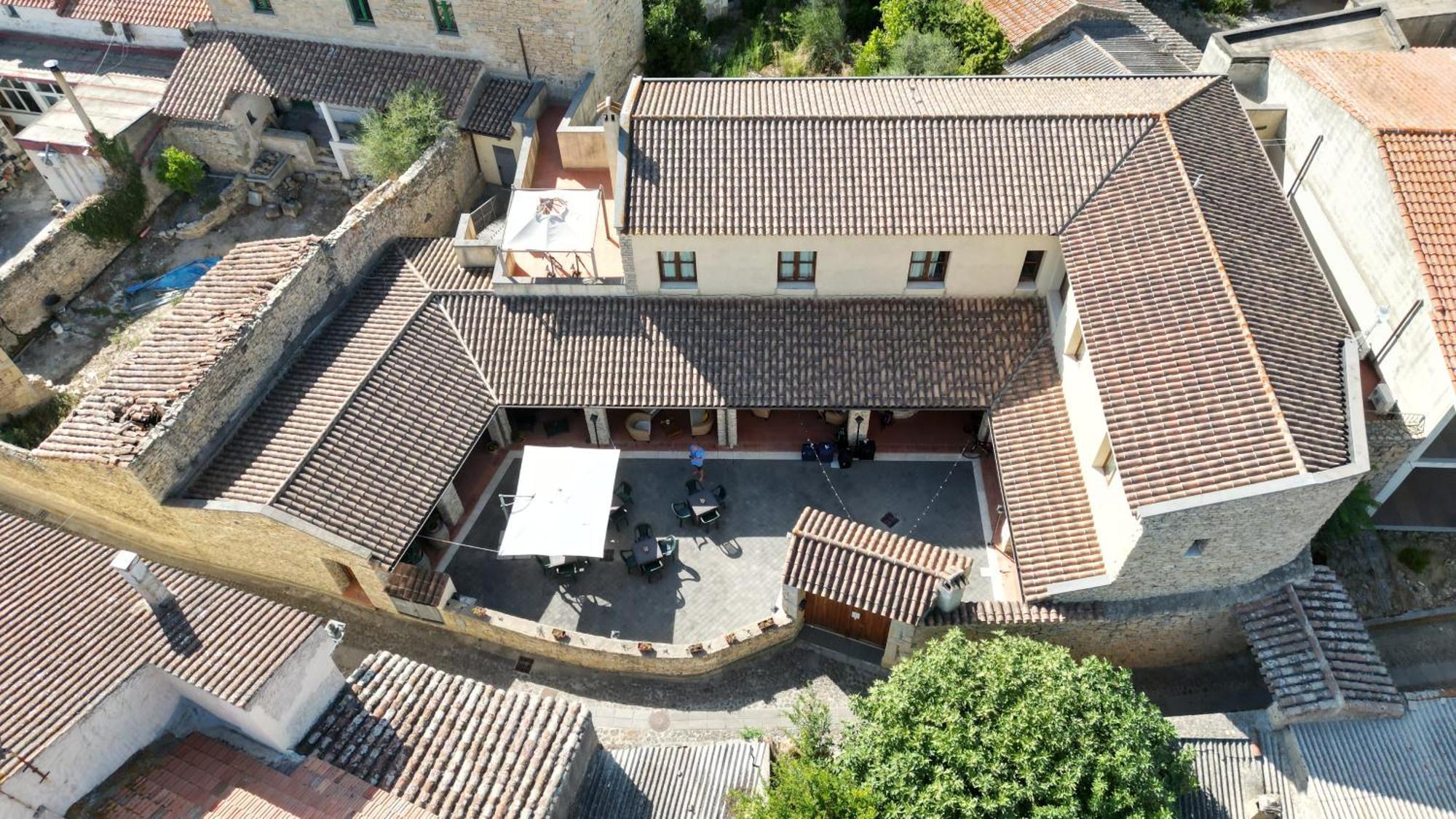 Albergo Diffuso Il Mandorlo Baressa Eksteriør billede